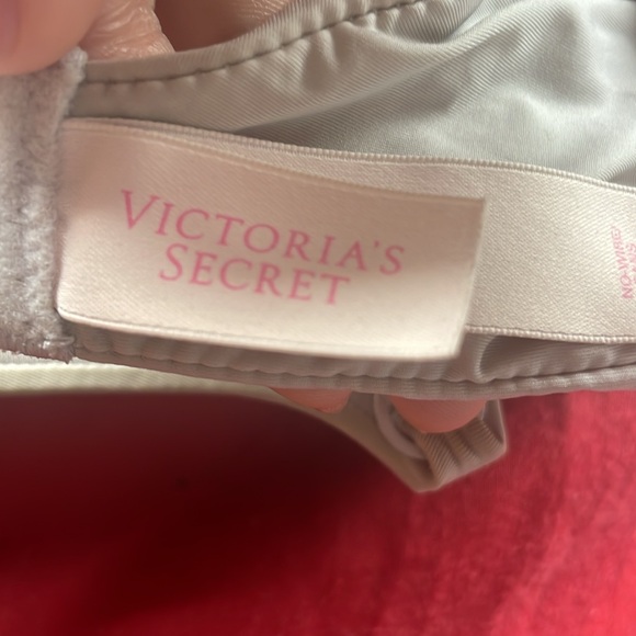 Victorias Secret Bra. Size 36 D - Picture 3 of 4